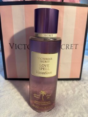 Victoria's Secret Purple and Gold Love Spell Vacation Fragrance Mist